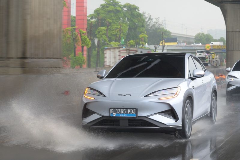 Mau Ada Model Baru, Simak Daftar Harga Mobil BYD Juli 2025, 1. Harga BYD Dolphin, 2. Harga BYD M6, 3. Harga BYD Atto 3, 4. Harga BYD Seal, 5. Harga BYD Sealion 7, BYD Seal Premium (Extended Range), BYD Seal Performance (AWD), BYD Atto 3 Advanced (Standard Range), BYD Atto 3 Superior (Extended Range), BYD Dolphin Dynamic (Standard Range), BYD Dolphin Premium (Extended Range), BYD M6 Standard (7 Seater), BYD M6 Superior dan Superior Captain, BYD Sealion 7 Premium, BYD Sealion 7 Performance