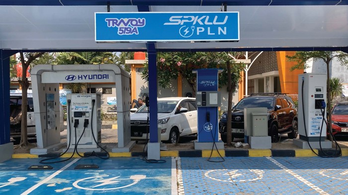 Ini Daftar Rest Area Tol Trans Jawa yang Ada SPKLU, Tangerang-Merak, Serang-Panimbang, Jakarta-Tangerang, Pondok Aren-Serpong, Jagorawi, Jakarta-Cikampek, Cikampek-Padalarang, Padalarang-Cileunyi, Cikampek-Palimanan, Palimanan-Kanci, Kanci-Pejagan, Pejagan-Pemalang, Pemalang-Batang, Batang-Semarang, Semarang ABC, Semarang-Solo, Solo-Ngawi, Ngawi-Kertosono:, Kertosono-Mojokerto, Mojokerto-Surabaya, Surabaya-Gempol, Gempol-Pasuruan, Pasuruan-Probolinggo, Pandaan-Malang