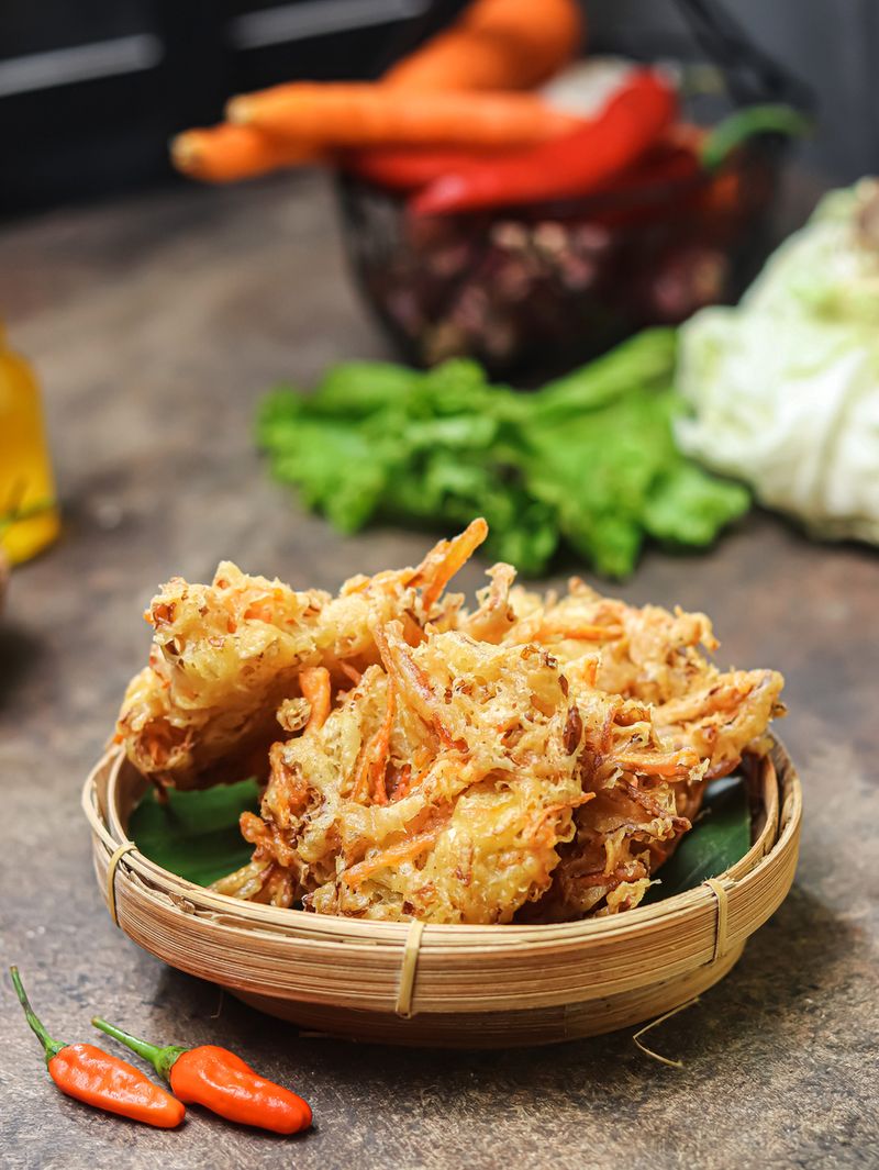 5 Makanan yang Tak Boleh Dikonsumsi Berbarengan Teh, Cek Daftarnya!, 1. Sayuran hijau dan kacang-kacangan, 2. Makanan asam, 3. Produk susu, 4. Makanan berminyak dan digoreng, 5. Kunyit