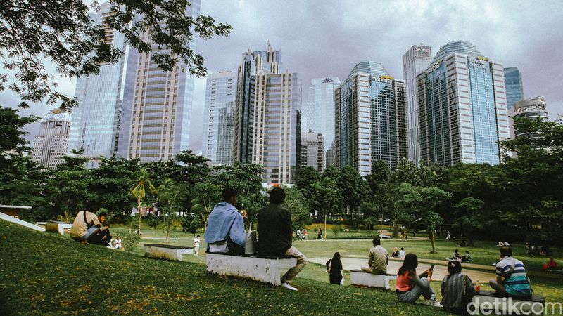 Top 15+ Rekomendasi Tempat Jalan-jalan di Jakarta, Biar Nggak Melulu ke Mal, 1. M Bloc Space, 2. Kawasan Wisata Kota Tua Jakarta, 3. Pos Bloc, 4. Monas, 5. Trans Studio Cibubur, 6. Hutan Mangrove PIK, 7. Pantai Ancol, 8. Taman Ismail Marzuki (TIM), 9. Taman Suropati, 10. Taman Menteng, 11. Tebet Eco Park, 12. Taman Cattleya, 13. Hutan Kota GBK, 14. Moja Museum, 15. Museum MACAN