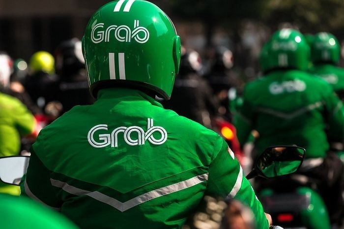 Array,Diduga Bela Pemotor Ngerokok, Driver Grab Ngamuk-Pukul Pengendara