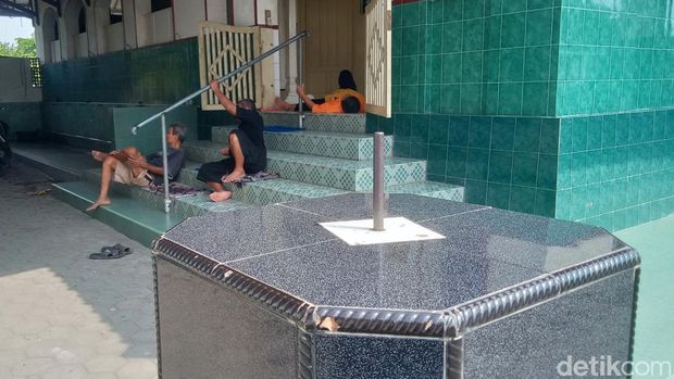 Array,Kisah Masjid Kuno di Klaten yang Tetap Setia Memakai Jam Matahari
