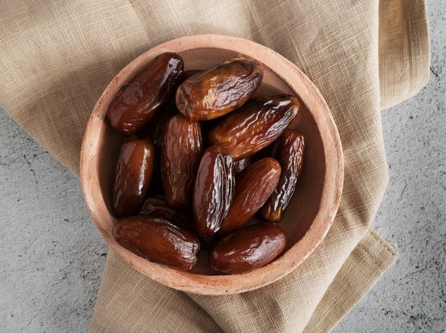 10 Camilan untuk Diet yang Enak dan Sehat, Popcorn Disarankan Ahli Gizi!, 1. Popcorn, 2. Kacang-kacangan, 3. Dark Chocolate, 5. Anggur, 6. Alpukat, 8. Semangka, 9. Healthy Banana Split, 10. Irisan apel segar