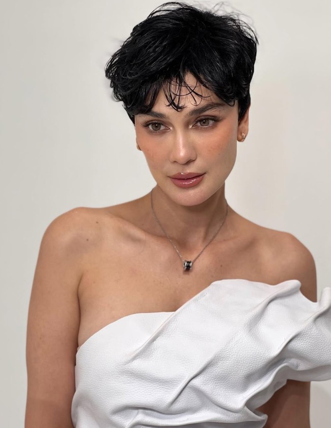 Array,Gaya Baru Luna Maya Tampil Dengan Rambut Pixie Cut, Manglingi & Makin Fresh