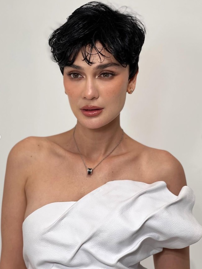Array,Gaya Baru Luna Maya Tampil Dengan Rambut Pixie Cut, Manglingi & Makin Fresh