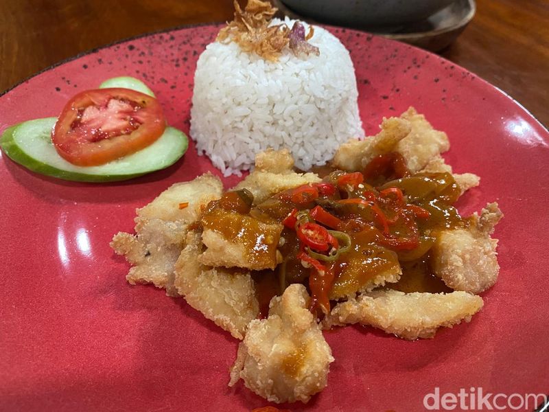 Warisan By Lordji : Mie TekTek hingga Iga Balado Sedap di Resto Nuansa Jawa, 1. Nuansa Jawa yang kental, 2. Mie TekTek Rebus Jawa jadi favorit, 3. Iga Balado Warisan yang lembut berbumbu sedap, 4. Dori Saus Warisan yang tidak kalah nikmat