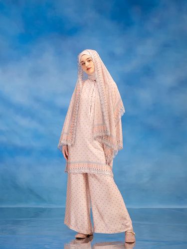 7 Rekomendasi Tunik dari Brand Lokal untuk Lebaran 2025, Simpel dan Elegan, Berikut rekomendasi tunik untuk Lebaran 2025, simpel dan elegan:, 1. Tunik dari Kami. (@kamiidea), 2. Tunik dari Heart Troops (@hearttroops), 3. Tunik dari Aleza (@alezalabel),   4. Tunik dari Shaybee (@shaybee.id),   5. Tunik dari Heaven Lights (@heavenlights), 6. Tunik dari Kienka (@kienka.official), 7. Rekomendasi tunik dari Mistyvori (@mistyvori)