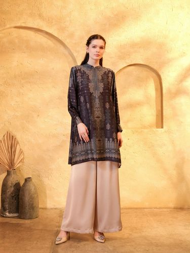 7 Rekomendasi Tunik dari Brand Lokal untuk Lebaran 2025, Simpel dan Elegan, Berikut rekomendasi tunik untuk Lebaran 2025, simpel dan elegan:, 1. Tunik dari Kami. (@kamiidea), 2. Tunik dari Heart Troops (@hearttroops), 3. Tunik dari Aleza (@alezalabel),   4. Tunik dari Shaybee (@shaybee.id),   5. Tunik dari Heaven Lights (@heavenlights), 6. Tunik dari Kienka (@kienka.official), 7. Rekomendasi tunik dari Mistyvori (@mistyvori)