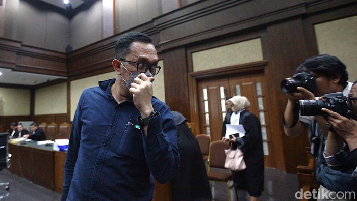 Array,Intip Garasi Hakim Heru Pembebas Ronald Tannur yang Tetap Divonis 10 Tahun Bui