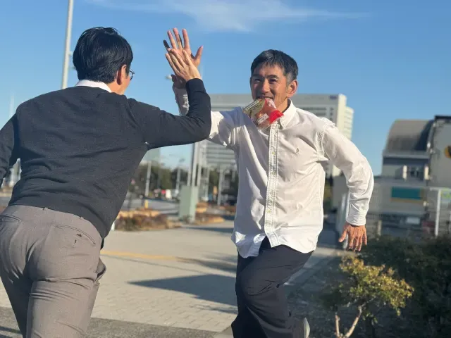 Array,Unik! Jepang Gelar Lomba Lari Sambil Makan Roti