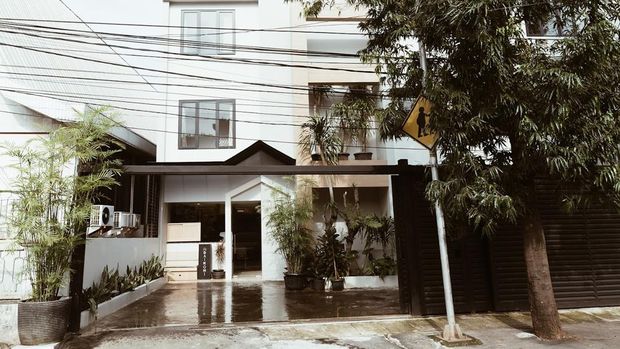 Top 10+ Tempat Staycation Cozy Buat Libur Lebaran 2025, Mulai Rp 300 Ribuan, 1. Harper MT Haryono, 2. The Mango Suites by FLAT06, 3. Hotel Alia Cikini, 4. La Boheme Rooms and Coffee, 5. Asyana Kemayoran, 6. Choska Residence, 7. W Home Benhil, 8. favehotel PGC, 9. Heef Hotel, 10. Yellow Bee Tanah Abang