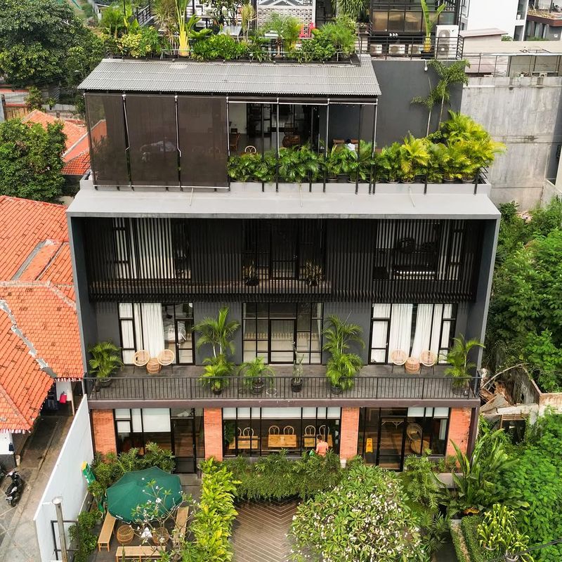 Top 10+ Tempat Staycation Cozy Buat Libur Lebaran 2025, Mulai Rp 300 Ribuan, 1. Harper MT Haryono, 2. The Mango Suites by FLAT06, 3. Hotel Alia Cikini, 4. La Boheme Rooms and Coffee, 5. Asyana Kemayoran, 6. Choska Residence, 7. W Home Benhil, 8. favehotel PGC, 9. Heef Hotel, 10. Yellow Bee Tanah Abang