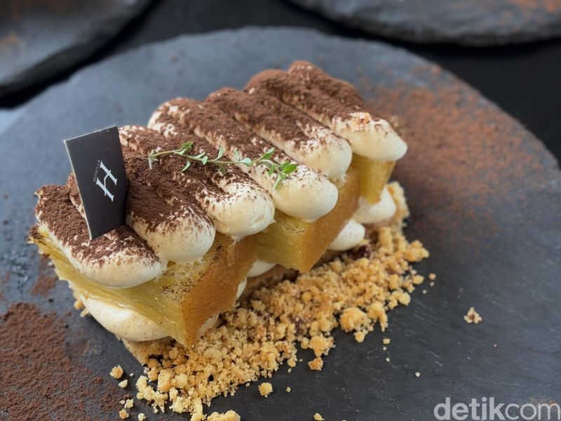 Uniknya Bikamisu, Bika Ambon yang Disajikan Seperti Tiramisu, 1. Kreasi Unik Rosella Bakehouse, 2. Konsepnya minimalis, 3. Uniknya bikamisu dengan berbagai varian, 4. Mengenal Rosella Bika Ambon