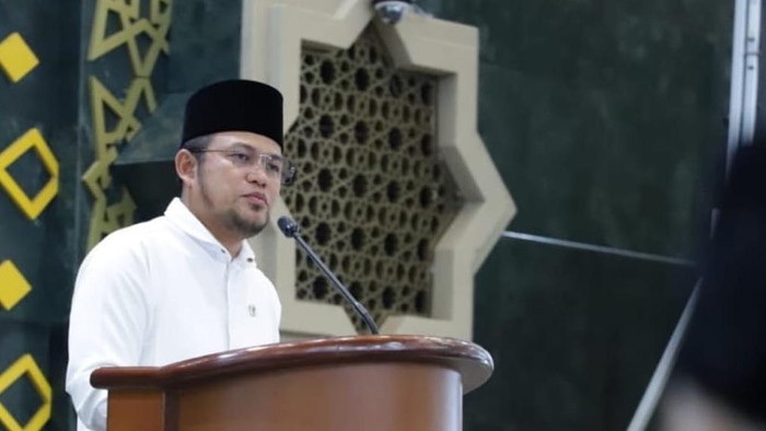 Array,Gubernur Kaltim soal Mobil Dinas Rp 8,5 M: Ada Harga, Ada Rupa