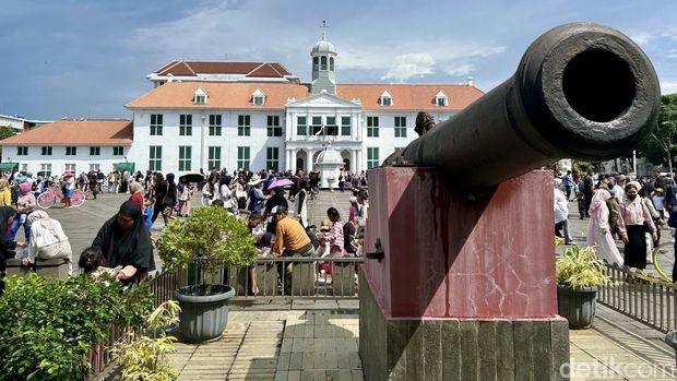 Top 10+ Pilihan Lokasi Liburan Long Weekend di Jakarta, 1. Monas, 2. Taman Mini Indonesia Indah (TMII), 3. Dunia Fantasi (Dufan), 4. Seaworld, 5. Taman Margasatwa Ragunan, 6. Museum Nasional Indonesia, 7. Kota Tua, 8. Museum MACAN, 9. Arena Masjid Istiqlal, 10. Katedral Santa Perawan Maria Diangkat ke Surga