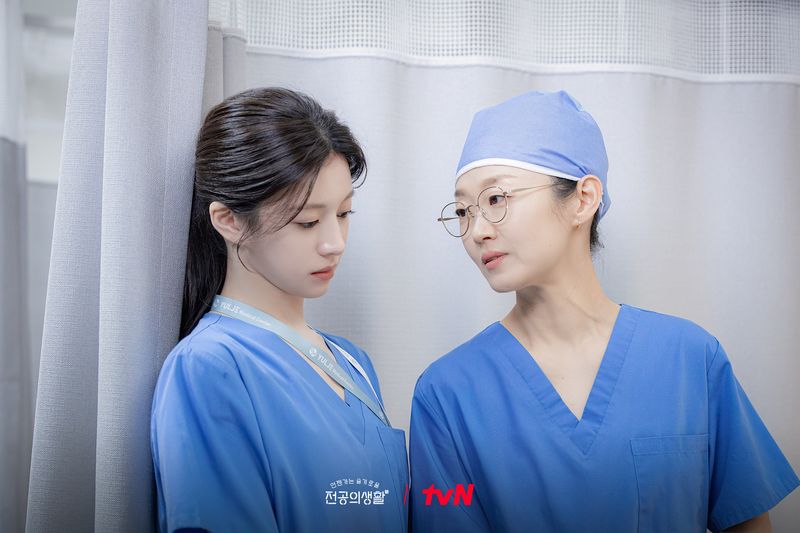 Array,5 Fakta Resident Playbook, Spin-Off Drakor Hospital Playlist Sempat Ditunda