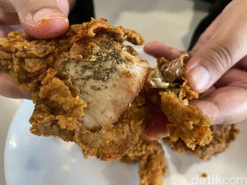 Top 3+ Ayam Goreng Arab di Jakarta, Mana yang Paling Nikmat Berempah?, 1. Almaz Chicken, 2. Zangos Chicken, 3. Mecca Fried Chicken, 4. Ayam goreng Arab yang paling sedap dan sepadan