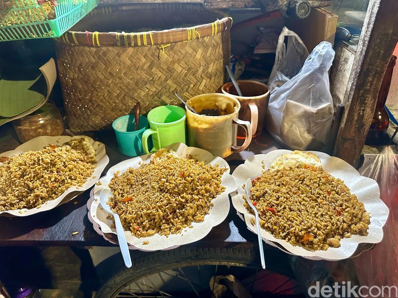 Array,Antre 1,5 Jam Demi Nasi Goreng Bang Boim yang Viral di Pluit Karang