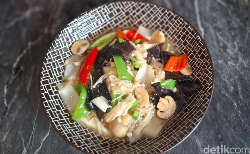 Kisah Nyonya: Bistik Jadul hingga Fuyunghai Peranakan Autentik ala Milenial, Resep Racikan Milenial, Ragam Menu Sayur, Pengalaman menyantap menu jadul hingga otentik peranakan berlanjut di halaman berikutnya.            		         , Menu Jadul Resep Keluarga, Citarasa Peranakan yang Khas