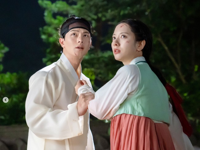 Array,5 Alasan Drakor The Haunted Palace Raih Rating Tinggi, Ada Hantu di Istana