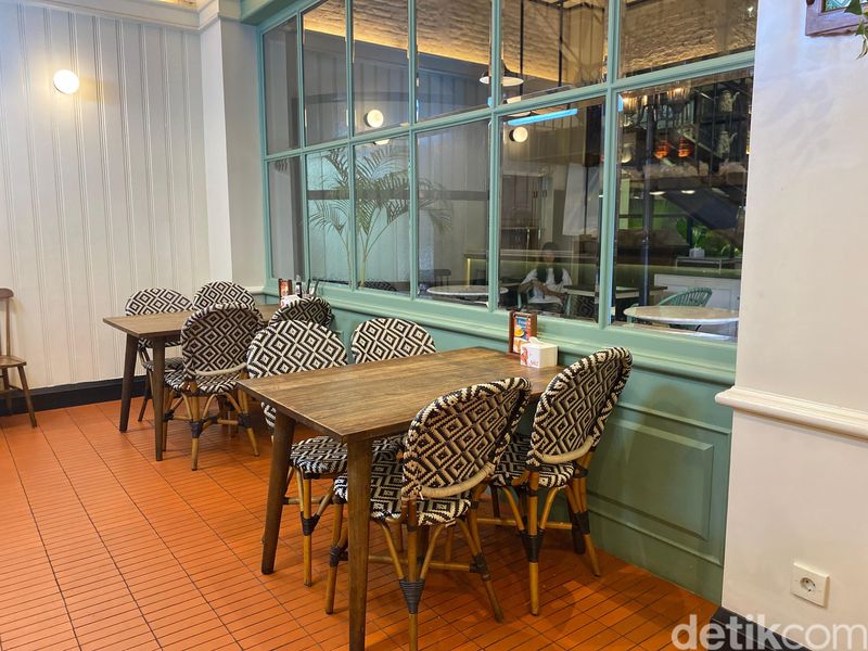 Straits: Ada Lontong Sayur Ayam Kari yang Gurih Smokey di Kopitiam Ini, Gaya Modern Homey, Hidangan Peranakan dan Nusantara, Lontong Sayur Ayam Kari yang Gurih Smokey, Mie Kangkung Belacan Topping Udang, Roti Bakar Kaya dan Popiah Bisa Jadi Camilan