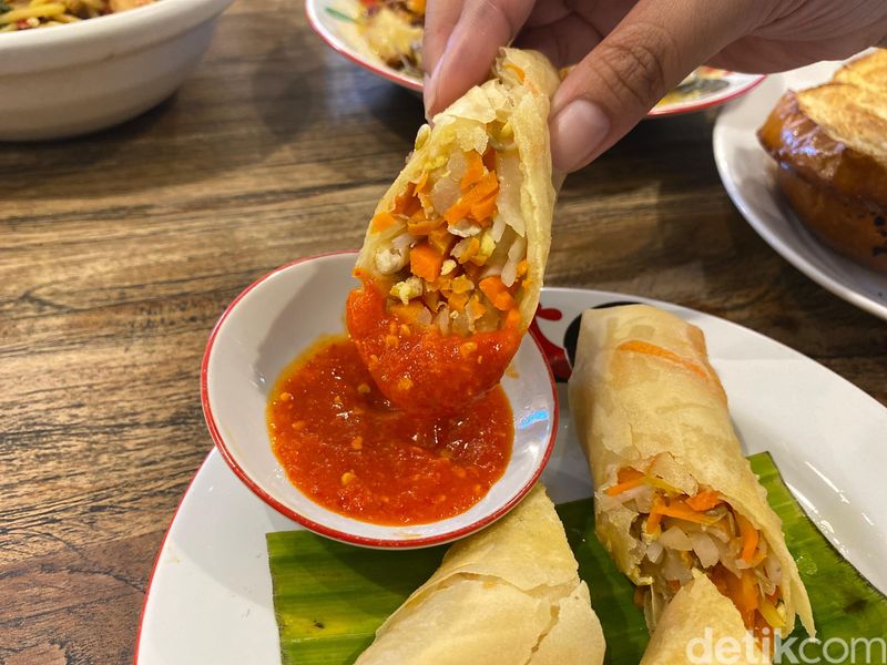 Straits: Ada Lontong Sayur Ayam Kari yang Gurih Smokey di Kopitiam Ini, Gaya Modern Homey, Hidangan Peranakan dan Nusantara, Lontong Sayur Ayam Kari yang Gurih Smokey, Mie Kangkung Belacan Topping Udang, Roti Bakar Kaya dan Popiah Bisa Jadi Camilan