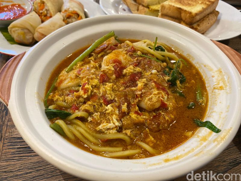 Straits: Ada Lontong Sayur Ayam Kari yang Gurih Smokey di Kopitiam Ini, Gaya Modern Homey, Hidangan Peranakan dan Nusantara, Lontong Sayur Ayam Kari yang Gurih Smokey, Mie Kangkung Belacan Topping Udang, Roti Bakar Kaya dan Popiah Bisa Jadi Camilan