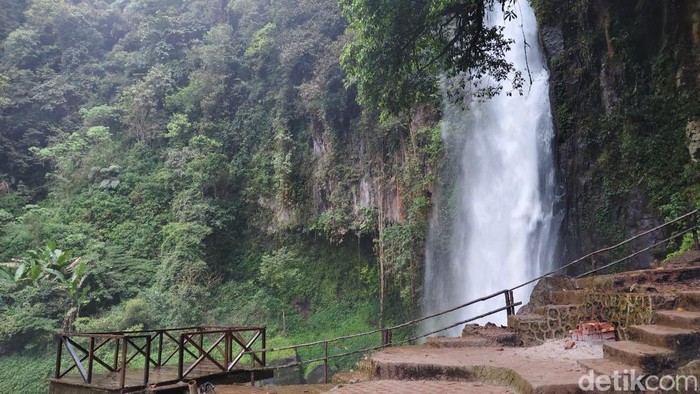 Array,Melepas Penat di Air Terjun Sikulikap