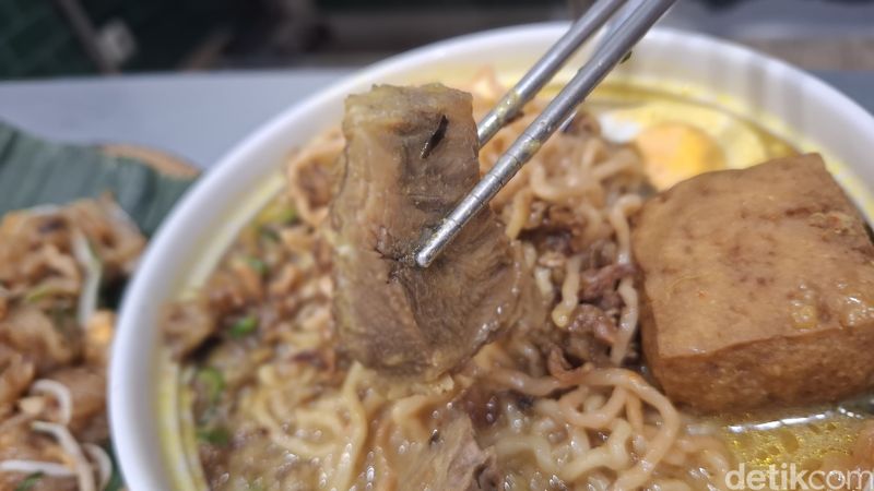 Slurrp! Sedapnya Mi Kari hingga Char Kway Teow di Kopitiam Otentik Malaysia, Suasana Cozy nan Santai, Menu yang Beragam, Pengalaman mencicipi ragam menu otentik Malaysia berlanjut di halaman berikutnya.            		         , Bumbu dan Rempah yang Lebih Lembut, Kaya Toast dan Es Teh Peng Tak Kalah Enak