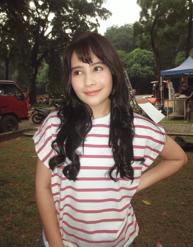 Array,Gaya Prilly Latuconsina Tampil Beda Dengan Rambut Berponi, Imut Bak Anak SMP