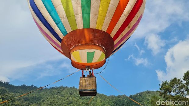 Rencana Liburan ke Bogor? Ini 11 Destinasi Hits yang Wajib Masuk Daftar, 1. Enchanting Valley, 2. The Nice Playland Gunung Geulis, 3. Hidden Dragon Hill (Bukit Naga), 4. Minimania Puncak Bogor, 5. Goa Lalay, 6. The Ranch Puncak, 7. Nicole's River Park, 8. Melrimba Garden, 9. Kampung Tokyo (Desa Malasari), 10. HeHa Waterfall Bogor , 11. Kopi Tubing Park & Resort