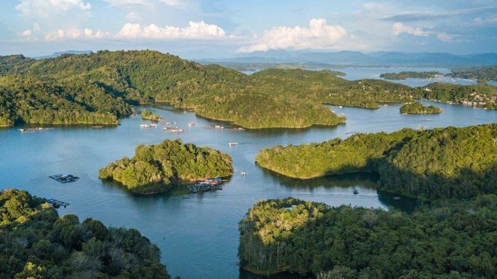 Top 12+ Geopark Indonesia yang Diakui UNESCO di 2025, 1. Geopark Batur, 2. Geopark Gunung Sewu, 3. Geopark Ciletuh-Palabuhanratu, 4. Geopark Rinjani-Lombok, 5. Geopark Kaldera Toba, 6. Geopark Belitong, 7. Geopark Ijen, 8. Geopark Maros-Pangkep, 9. Geopark Merangin Jambi, 10. Geopark Raja Ampat, 11. Geopark Kebumen, 12. Geopark Meratus