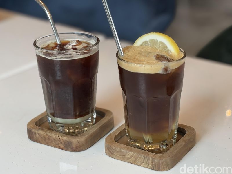 2madison Art Cafe: Menikmati Kopi Wong Jowo dan Burrito Bersuasana Artistik, 1. Bergaya Amerika, 2. Kafe menyatu dengan galeri, 3. Punya aneka racikan kopi, 4. Camilan platter nachos dan burrito, 5. Dessert platter