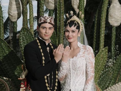 Array,Detail Makeup Akad Nikah Luna Maya, Foundation MOP Hingga Lipstik Make Over