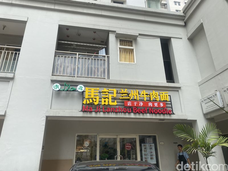 Ma Ji Lanzhou : Makan Lamian Autentik Halal Tersembunyi di Area Apartemen, 1. Restoran Mie China yang Halal, 2. Hong Shao Niu Rou Mian, Cek Menu Enak Lainnya di Halaman Berikutnya!, 3. Niu Rou Chao La Mian, 4. Rou Jia Mo