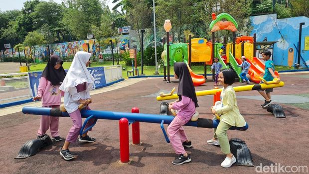 Array,Ke Altim Yuk, Alun-Alun Depok yang Tersembunyi di Grand Depok City