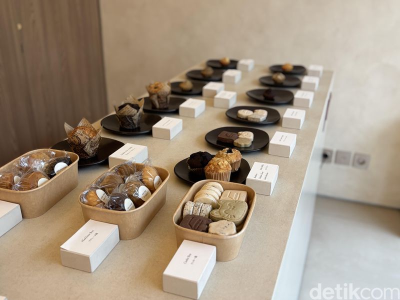 Uniknya Sable Cookies Bentuk Kucing Maneki Neko, 1. Berawal dari jualan online, 2. Menggunakan bahan-bahan premium, 3. Menawarkan sable cookies ala Prancis, 4. Basque Burnt Cheesecake hingga madeleine