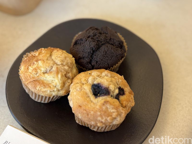 Uniknya Sable Cookies Bentuk Kucing Maneki Neko, 1. Berawal dari jualan online, 2. Menggunakan bahan-bahan premium, 3. Menawarkan sable cookies ala Prancis, 4. Basque Burnt Cheesecake hingga madeleine