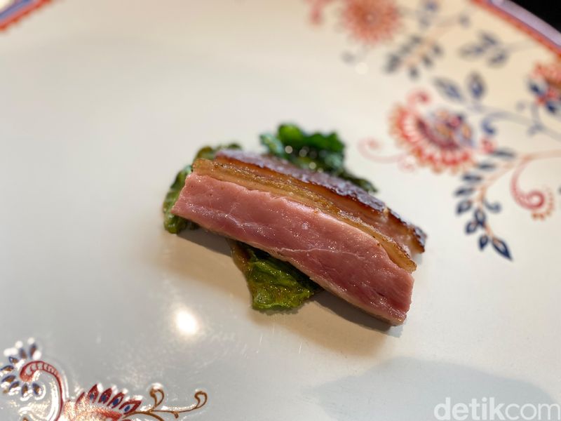 ESA Restaurant Sajikan Makanan Khas Jakarta dengan Gaya Fine Dining, 1. Restoran Fine Dining yang Inovatif, 2. Makanan Pembuka Penuh Nostalgia, Cek Menu Makanan Lainnya di Halaman Selanjutnya!,             		           3. Sayur Besan dan Steak yang Juicy, 4. Hidangan Penutup yang Beragam