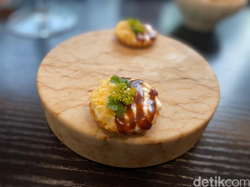 ESA Restaurant Sajikan Makanan Khas Jakarta dengan Gaya Fine Dining, 1. Restoran Fine Dining yang Inovatif, 2. Makanan Pembuka Penuh Nostalgia, Cek Menu Makanan Lainnya di Halaman Selanjutnya!,             		           3. Sayur Besan dan Steak yang Juicy, 4. Hidangan Penutup yang Beragam