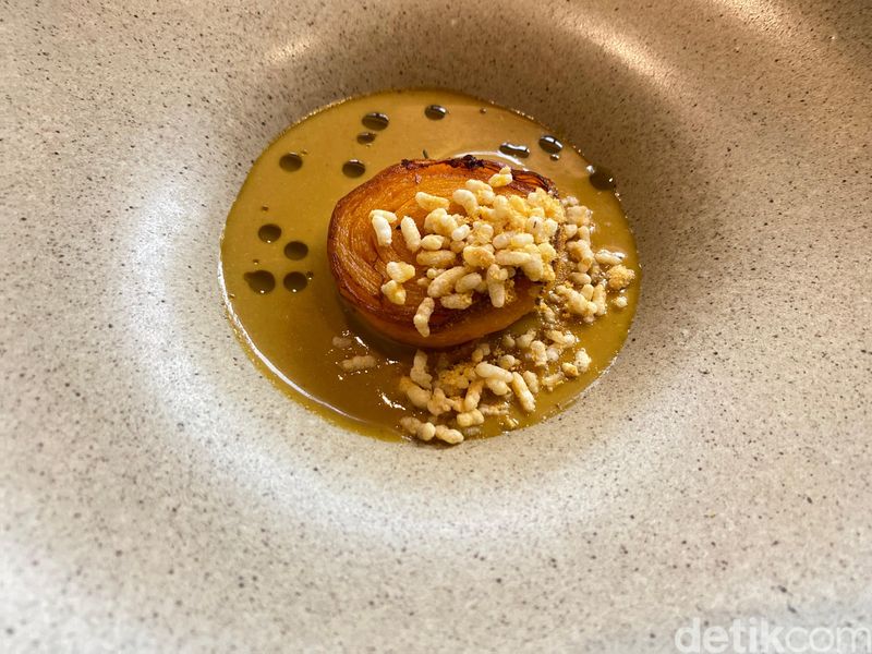ESA Restaurant Sajikan Makanan Khas Jakarta dengan Gaya Fine Dining, 1. Restoran Fine Dining yang Inovatif, 2. Makanan Pembuka Penuh Nostalgia, Cek Menu Makanan Lainnya di Halaman Selanjutnya!,             		           3. Sayur Besan dan Steak yang Juicy, 4. Hidangan Penutup yang Beragam