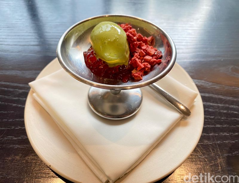 ESA Restaurant Sajikan Makanan Khas Jakarta dengan Gaya Fine Dining, 1. Restoran Fine Dining yang Inovatif, 2. Makanan Pembuka Penuh Nostalgia, Cek Menu Makanan Lainnya di Halaman Selanjutnya!,             		           3. Sayur Besan dan Steak yang Juicy, 4. Hidangan Penutup yang Beragam