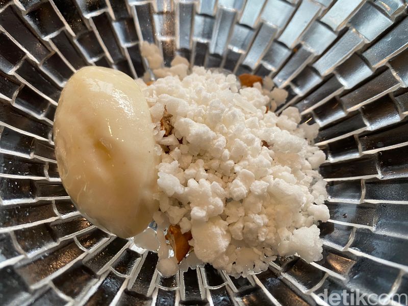 ESA Restaurant Sajikan Makanan Khas Jakarta dengan Gaya Fine Dining, 1. Restoran Fine Dining yang Inovatif, 2. Makanan Pembuka Penuh Nostalgia, Cek Menu Makanan Lainnya di Halaman Selanjutnya!,             		           3. Sayur Besan dan Steak yang Juicy, 4. Hidangan Penutup yang Beragam