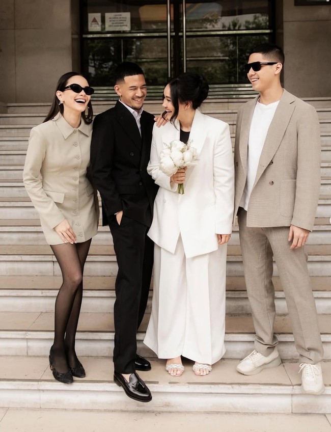 Array,Gaya Couple Alyssa Daguise & Al Ghazali di Pernikahan Kakak, Tampil Formal