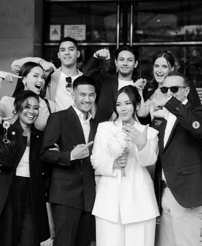 Array,Gaya Couple Alyssa Daguise & Al Ghazali di Pernikahan Kakak, Tampil Formal