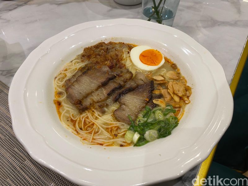 Paling Restoran: Sedapnya Buntut Tom Yum dan Sop Janda di Resto Keluarga, Restoran Keluarga yang Nyaman, Menu Nusantara Gaya Fusion, Sop Janda dan Buntut Tom Yum yang Maknyus, Sayap Ayam Bawang Putih dan Misoa Sapi Asam yang Nampol Gurihnya