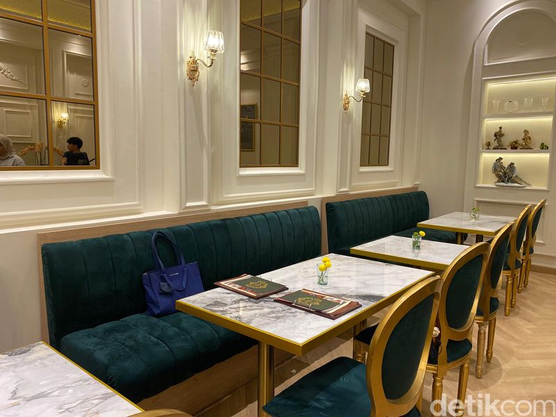 Paling Restoran: Sedapnya Buntut Tom Yum dan Sop Janda di Resto Keluarga, Restoran Keluarga yang Nyaman, Menu Nusantara Gaya Fusion, Sop Janda dan Buntut Tom Yum yang Maknyus, Sayap Ayam Bawang Putih dan Misoa Sapi Asam yang Nampol Gurihnya