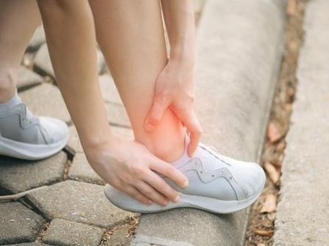 Self-Care Day di Long Weekend: 10 Rutinitas yang Bikin Mager Jadi Produktif, 2. Yoga dan Peregangan Ringan, 3. Perawatan Diri, 5. Jalan Santai, 6. Latih Kaki di Pagi Hari, 7. Movie Marathon, 9. Bereskan Sudut Rumah yang Paling Berantakan, 10. Belajar Hal Baru