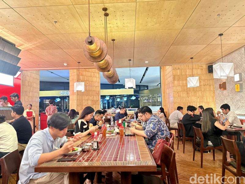 Saap Thai: Slurpp! Boat Noodle Segar dengan Topping Wagyu Juicy,   Terinspirasi menu boat noodle di Boston, Boat noodle topping daging ayam hingga wagyu, Paduan mie beras, kaldu gurih, dan topping wagyu nikmat, Chicken boat noodle dan dry noodle yang tak kalah sedap