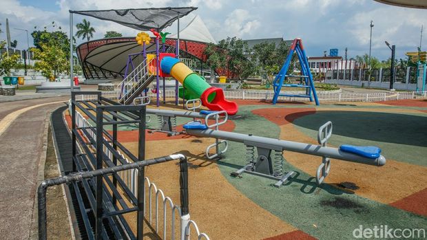 Array,Alun-Alun Barat Depok, Kebanggaan Warga Sawangan, Cocok buat Berakhir Pekan